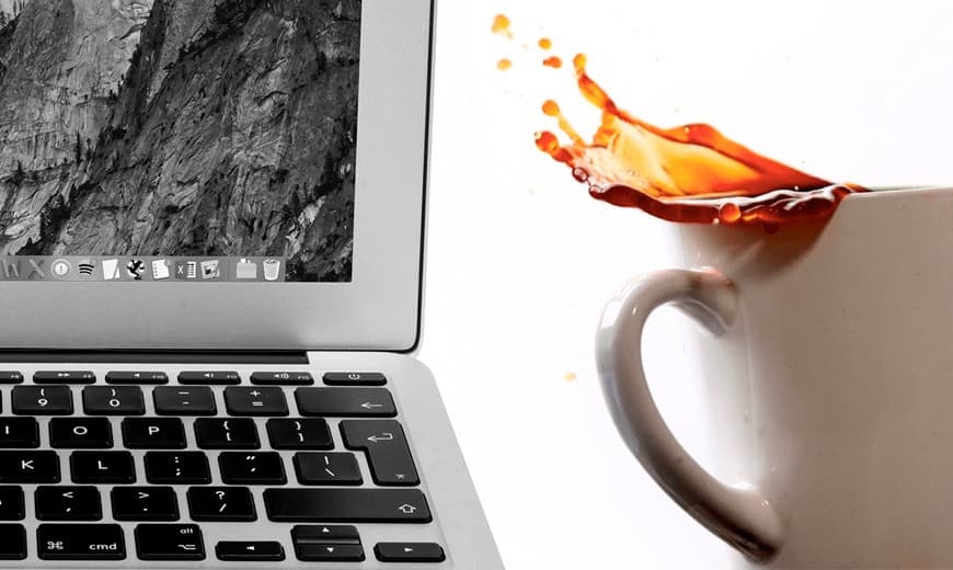 Что делать, если вы пролили воду или чай на ноутбук: 7 советов